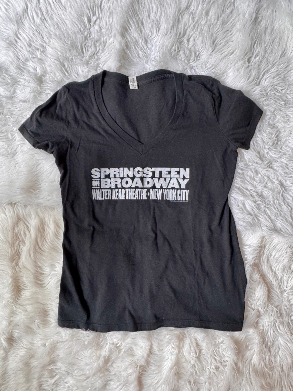 Official Springsteen on Broadway Walter Kerr Theatre NYC V-Neck Graphic Tee - M